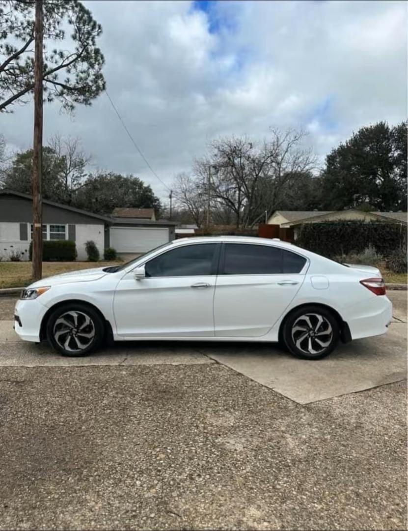 2018 Honda Accord • EX-L Sedan 4D - Image 4